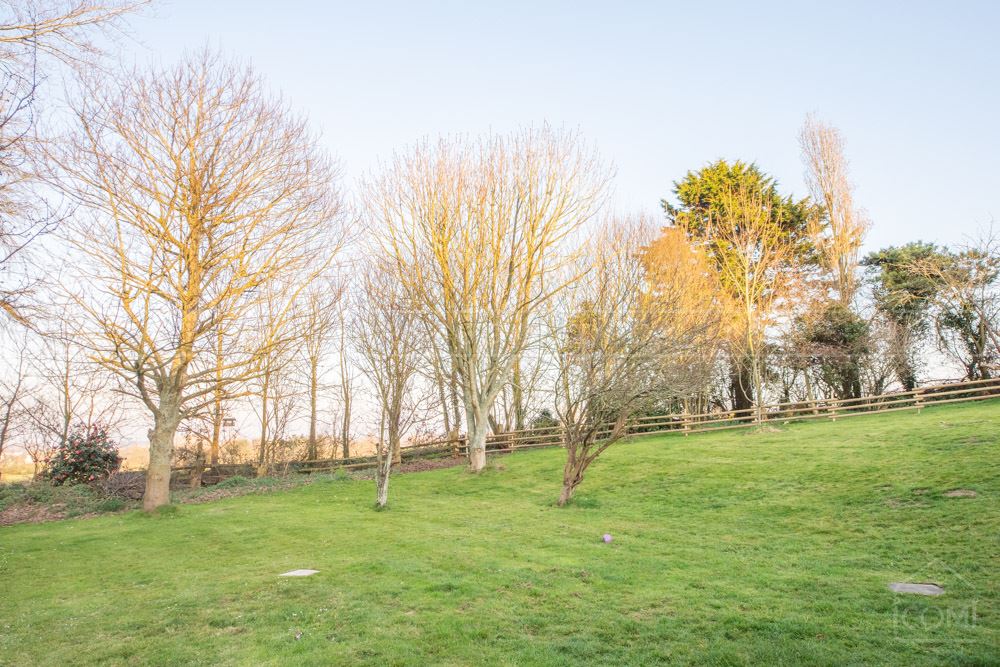 PROPRIETE DE CHARME - TERRAIN 3000M² - EXCEPTIONNELLE PIECE DE VIE - PROXIMITE MER - VUE MER photo 2
