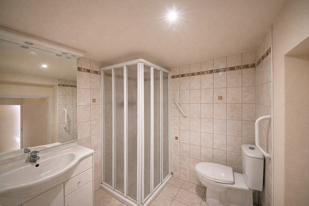 BODILIS - MAISON - 202 M2 - 8 PIECES photo 4