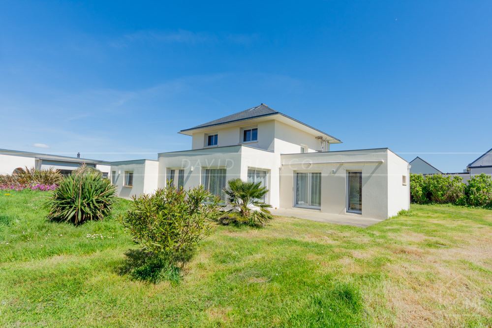 MAISON INDIVIDUELLE DE 2009 T7/8 165M² - 5 CHAMBRES - DOUBLE GARAGE - SUR TERRAIN DE 1300M²