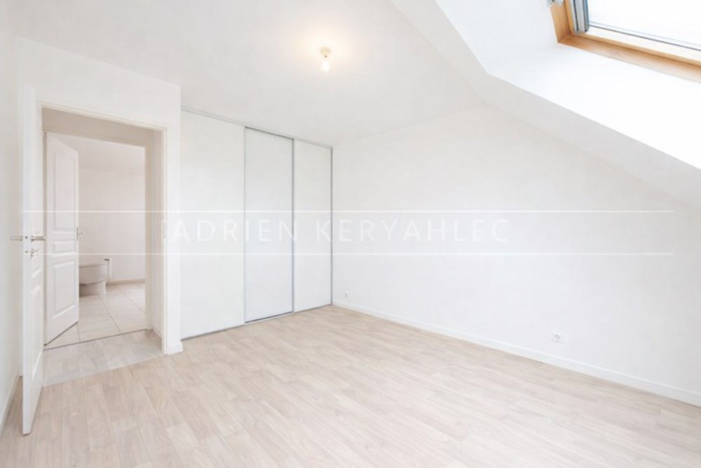 LANDIVISIAU - MAISON - 100 M2 - 5 PIECES photo 4