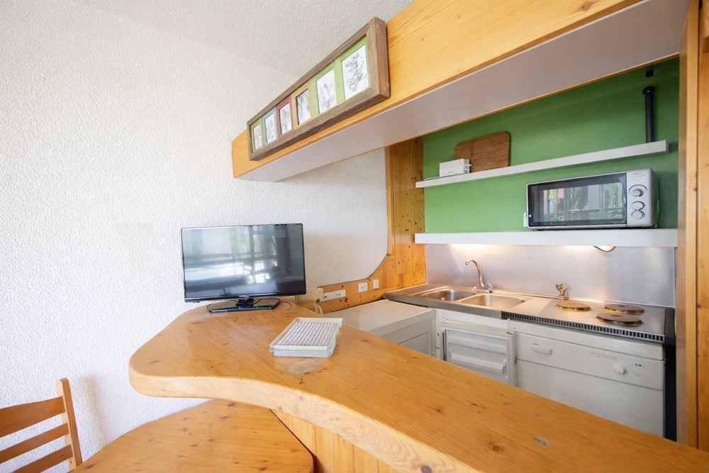 APPARTEMENT T1 (T2 POSSIBLE) AVEC 5/6 COUCHAGES - ACCES DIRECT PISTE VIA LE BALCON EN REZ DE PISTE - CALME - VUE FORET photo 4
