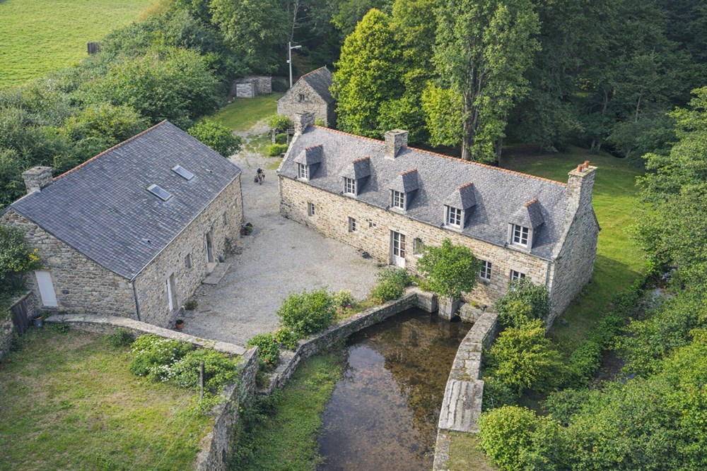 MOULIN - 5/8 CHAMBRES - 175 M² - 300 M² UTILE - PARC DE 6.000M² - COURS D'EAU "BIEF"