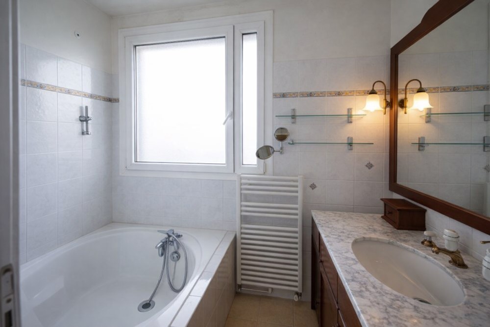 MAISON - 200 M² - PIECE VIE 60M² - 4 CHAMBRES - TERRASSE - HYPER CENTRE VILLE PROXIMITE photo 5
