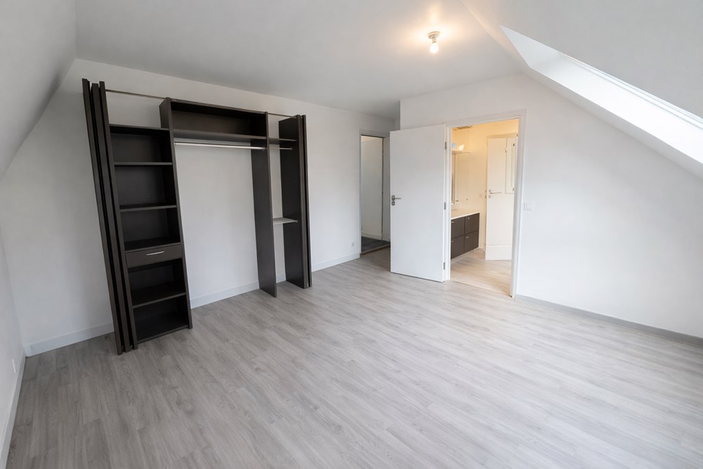 LESNEVEN - MAISON - 127 M2 - 5 PIECES photo 4