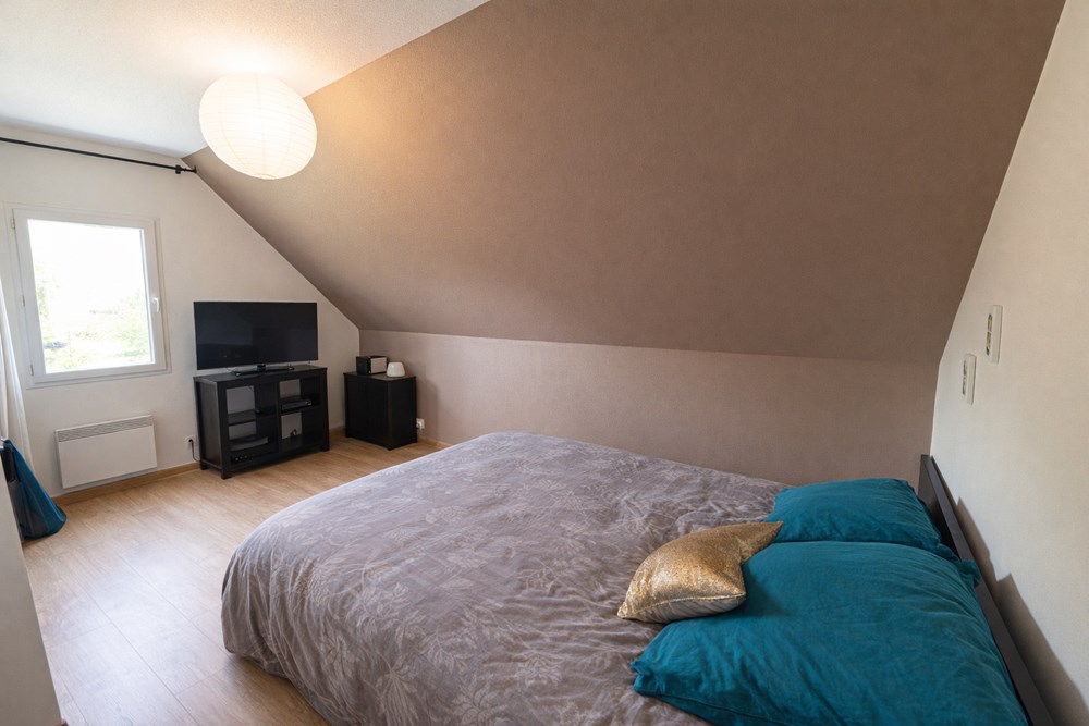 LESNEVEN - MAISON - 105 M2 - 5 PIECES photo 4