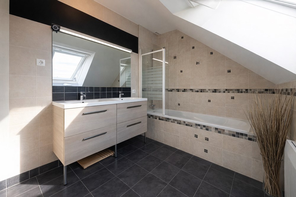 LESNEVEN - MAISON - 105 M2 - 5 PIECES photo 5
