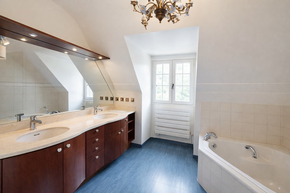 BODILIS - MAISON - 194 M2 - 12 PIECES photo 4