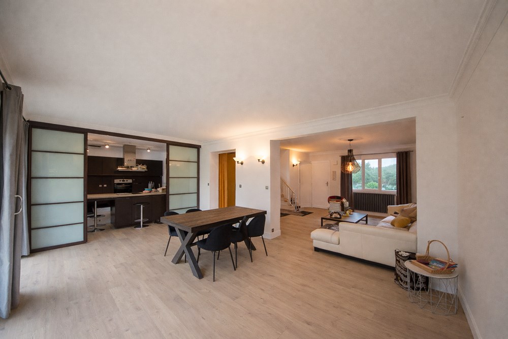 PROPRIETE T8 DE 200M² SUR 2000M² DE TERRAIN - 5 CHAMBRES - PISCINE CHAUFFEE - SALLE DE SPORT/JEUX - RARE - EXCEPTIONNEL photo 4