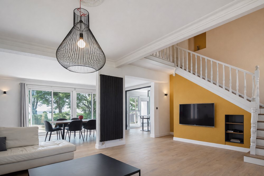 PROPRIETE T8 DE 200M² SUR 2000M² DE TERRAIN - 5 CHAMBRES - PISCINE CHAUFFEE - SALLE DE SPORT/JEUX - RARE - EXCEPTIONNEL photo 3