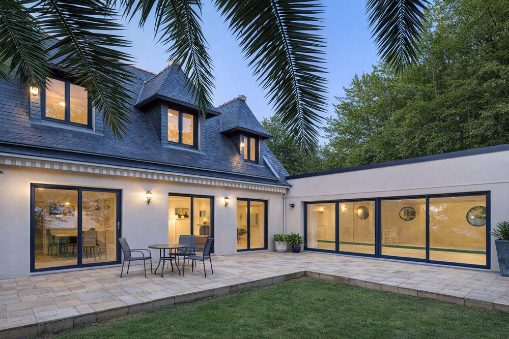 PROPRIETE T8 DE 200M² SUR 2000M² DE TERRAIN - 5 CHAMBRES - PISCINE CHAUFFEE - SALLE DE SPORT/JEUX - RARE - EXCEPTIONNEL photo 5