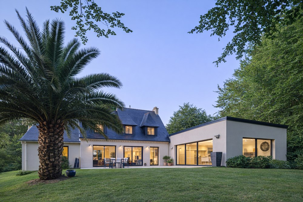 PROPRIETE T8 DE 200M² SUR 2000M² DE TERRAIN - 5 CHAMBRES - PISCINE CHAUFFEE - SALLE DE SPORT/JEUX - RARE - EXCEPTIONNEL