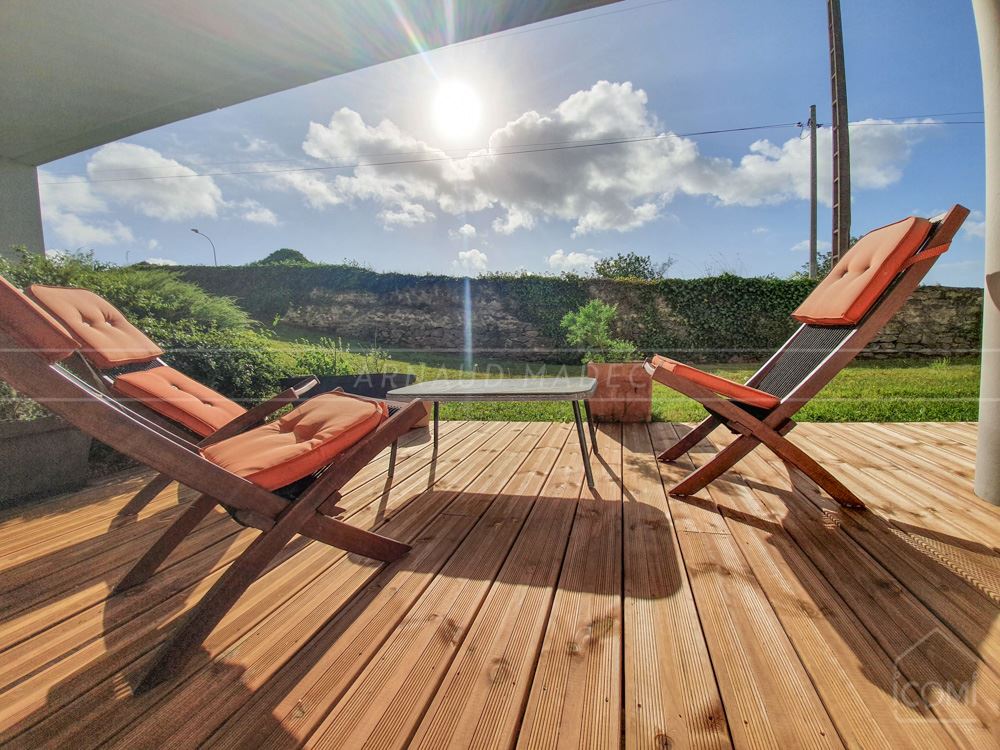 APPARTEMENT T3/T4 - SUPERBE PIECE DE VIE - AUCUNS TRAVAUX - VUE RADE - PARKING - JARDIN - TERRASSE - TRES RARE photo 2