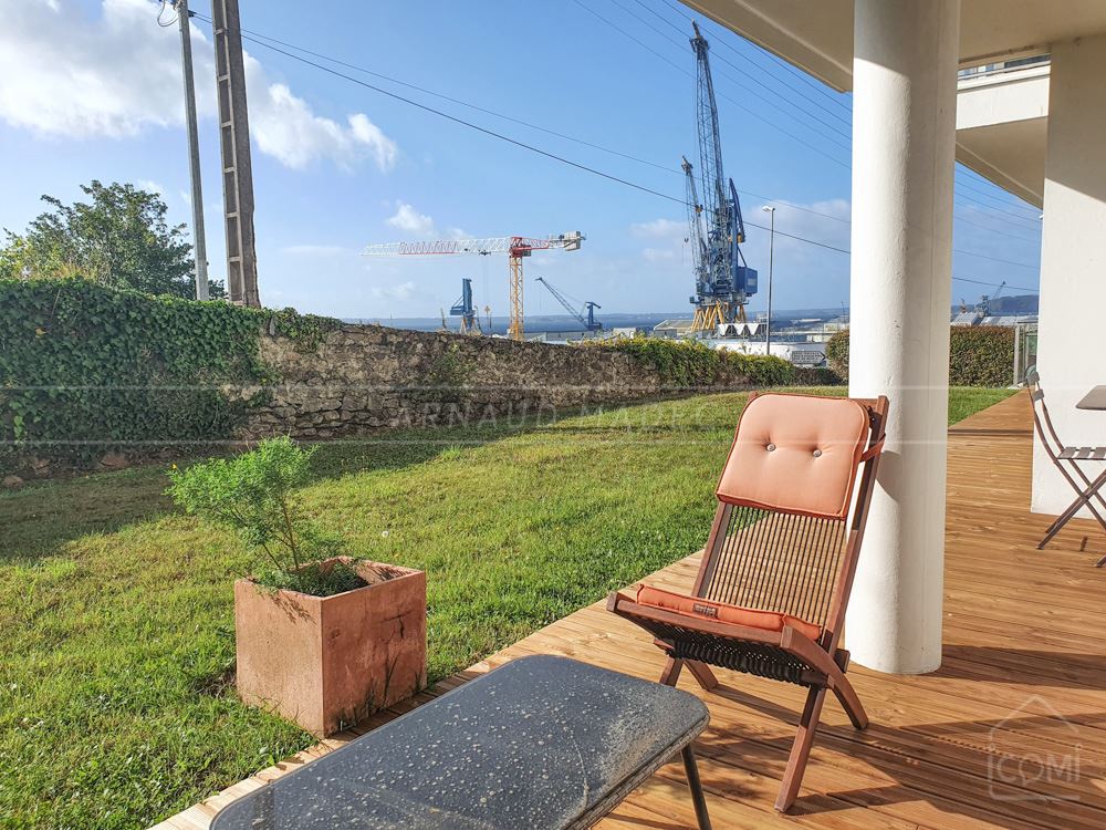 APPARTEMENT T3/T4 - SUPERBE PIECE DE VIE - AUCUNS TRAVAUX - VUE RADE - PARKING - JARDIN - TERRASSE - TRES RARE photo 3