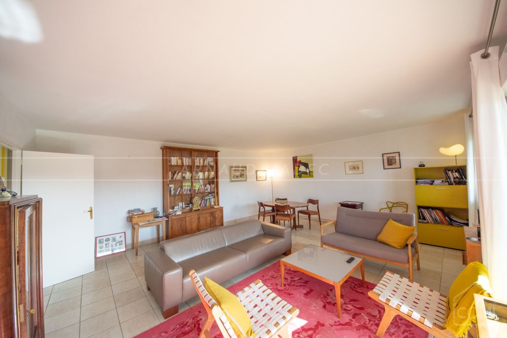 APPARTEMENT T3/T4 - SUPERBE PIECE DE VIE - AUCUNS TRAVAUX - VUE RADE - PARKING - JARDIN - TERRASSE - TRES RARE photo 4