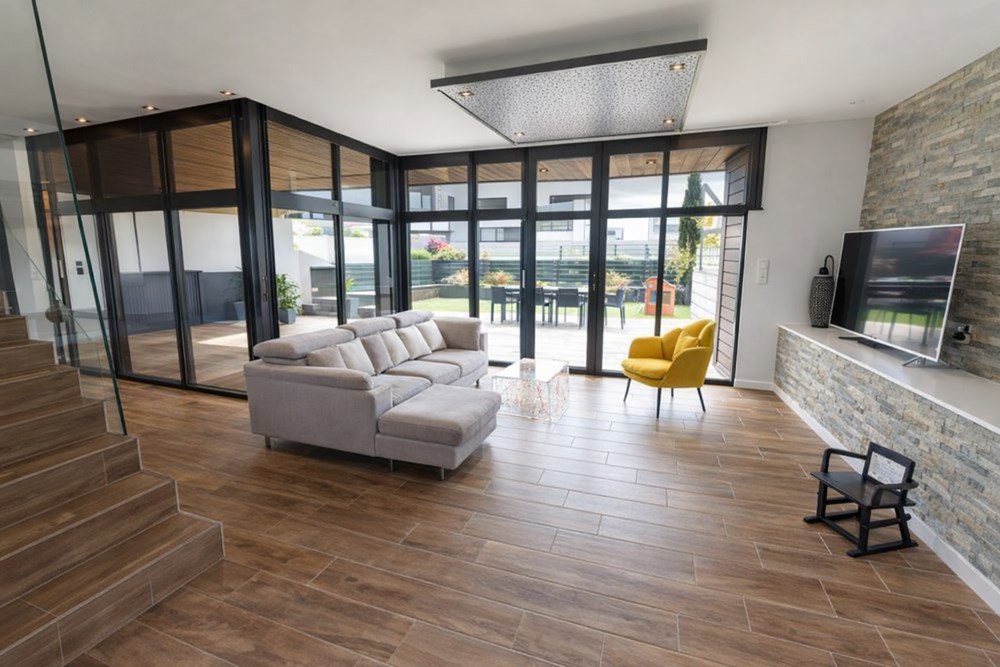 MAISON D'ARCHITECTE T7 RECENTE DE 200M² AVEC GARAGE ET BELLES PRESTATIONS SUR TERRAIN CLOS DE 450M² photo 4
