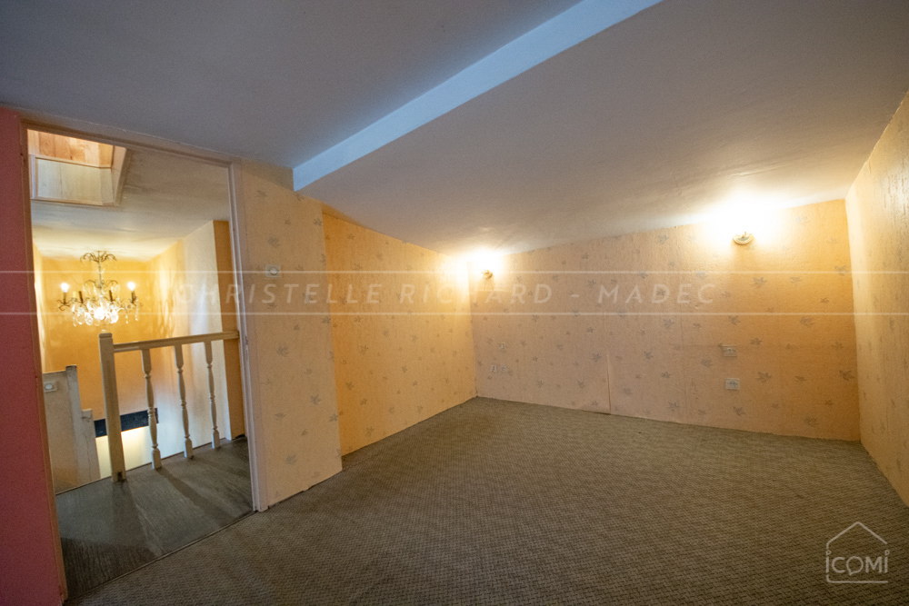 MAISON - CORPS DE FERME DE 200M² SUR 1700 DE TERRAIN - 7 CHAMBRES - PISCINE - CALME - PROXIMITE RN12 SANS NUISANCE SONORE