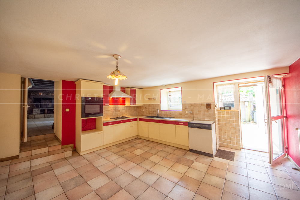 MAISON - CORPS DE FERME DE 200M² SUR 1700 DE TERRAIN - 7 CHAMBRES - PISCINE - CALME - PROXIMITE RN12 SANS NUISANCE SONORE photo 2