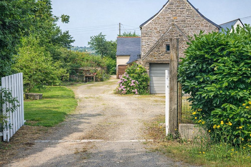 MAISON - CORPS DE FERME DE 200M² SUR 1700 DE TERRAIN - 7 CHAMBRES - PISCINE - CALME - PROXIMITE RN12 SANS NUISANCE SONORE photo 5