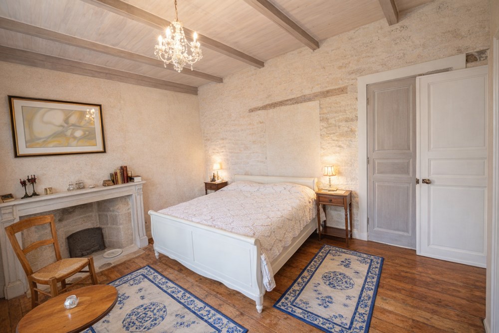 MAISON T8 - 4/6 CHAMBRES - TERRAIN 990M² - RARE - COUP DE COEUR ASSURE photo 4