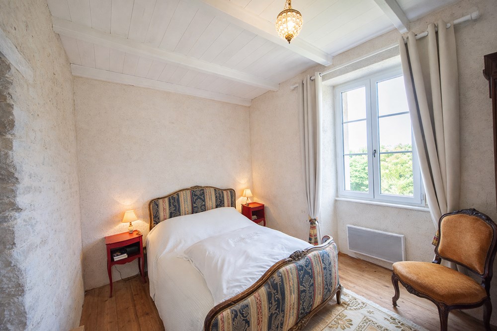 MAISON T8 - 4/6 CHAMBRES - TERRAIN 990M² - RARE - COUP DE COEUR ASSURE photo 5