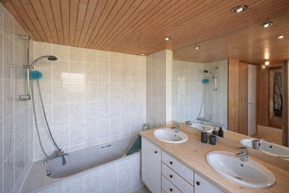 SAINT-VOUGAY - MAISON - 162 M2 - 5 PIECES photo 4