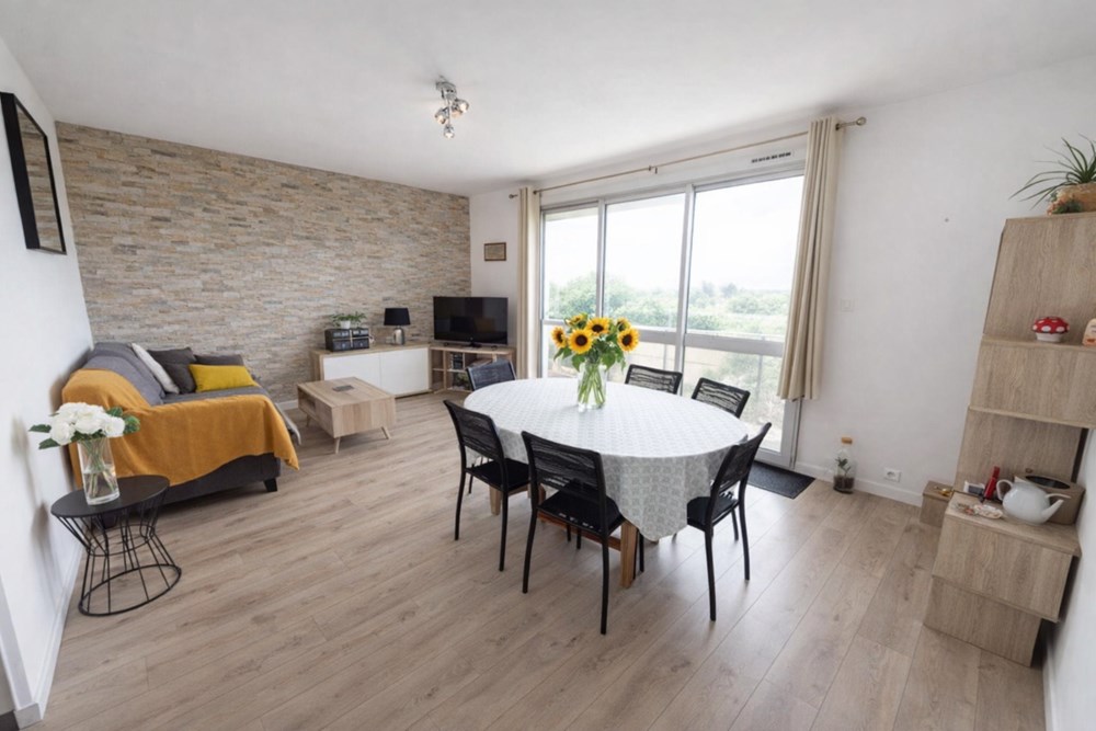 APPARTEMENT DE C( M² AVEC BALCON DANS RESIDENCE RECHERCHEE - BALCON - COUP DE COEUR - RARE