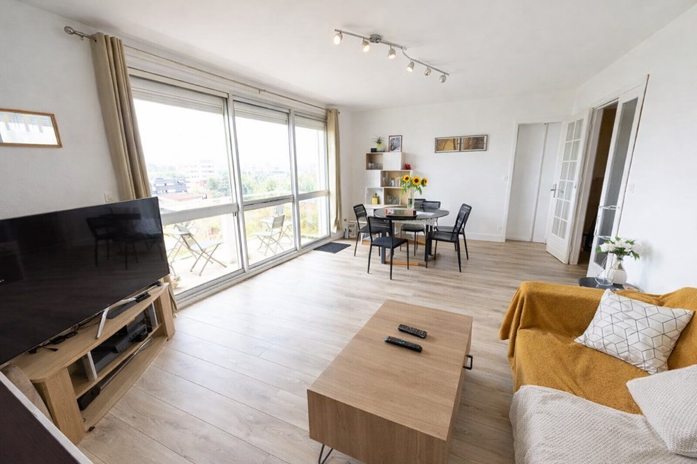 APPARTEMENT DE C( M² AVEC BALCON DANS RESIDENCE RECHERCHEE - BALCON - COUP DE COEUR - RARE photo 3