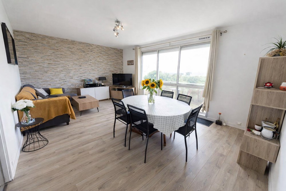 APPARTEMENT DE C( M² AVEC BALCON DANS RESIDENCE RECHERCHEE - BALCON - COUP DE COEUR - RARE