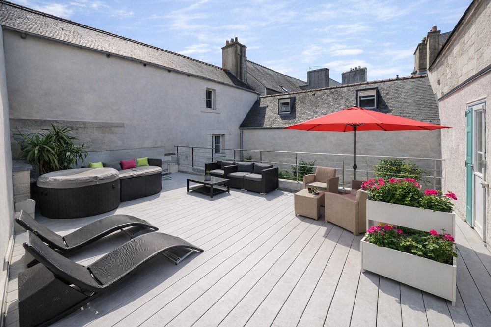 LESNEVEN - MAISON - 300 M2 - 5 PIECES