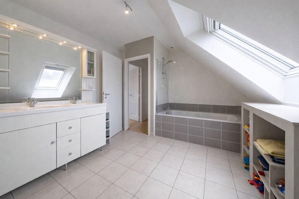 PLOUVIEN - MAISON - 164 M2 - 7 PIECES photo 5