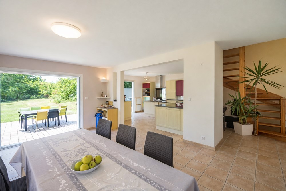 MAISON T7 DE 180 M² - TERRAIN 3500M² - CONTEMPORAINE DE 2008 - STANDING - CALME photo 4