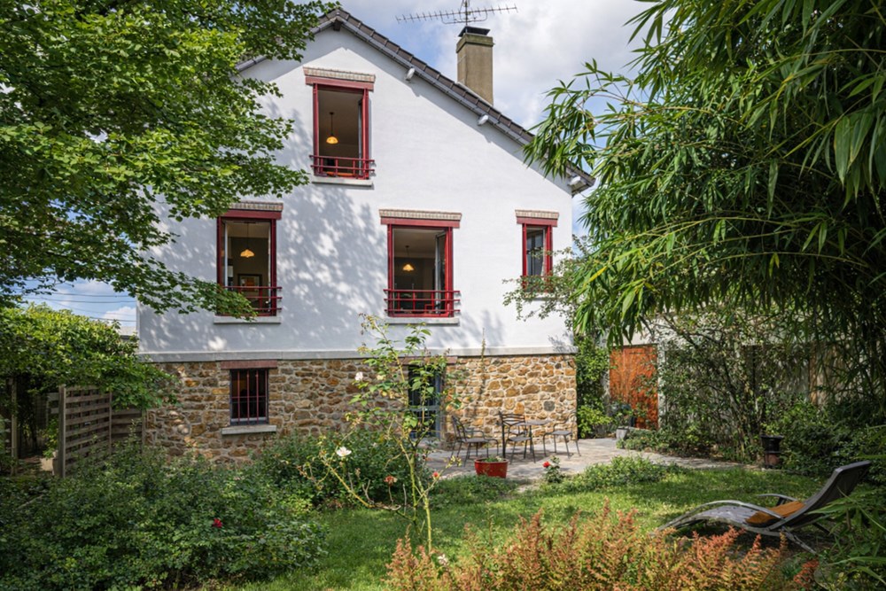 MAISON DES ANNEES 30 AVEC 3/4 CHAMBRES - ESPACE DE VIE DE +30M² - TERRAIN 500 M² - ETAT EXCEPTIONNEL
