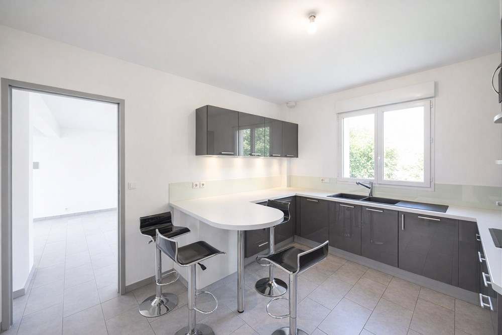 MAISON CONTEMPORAINE 2013 - 1ER MAIN - 4/5 CHAMBRES - PIECE DE VIE DE +40 M² - PROXIMITE SERVICES ET TRANSPORTS - CALME photo 3