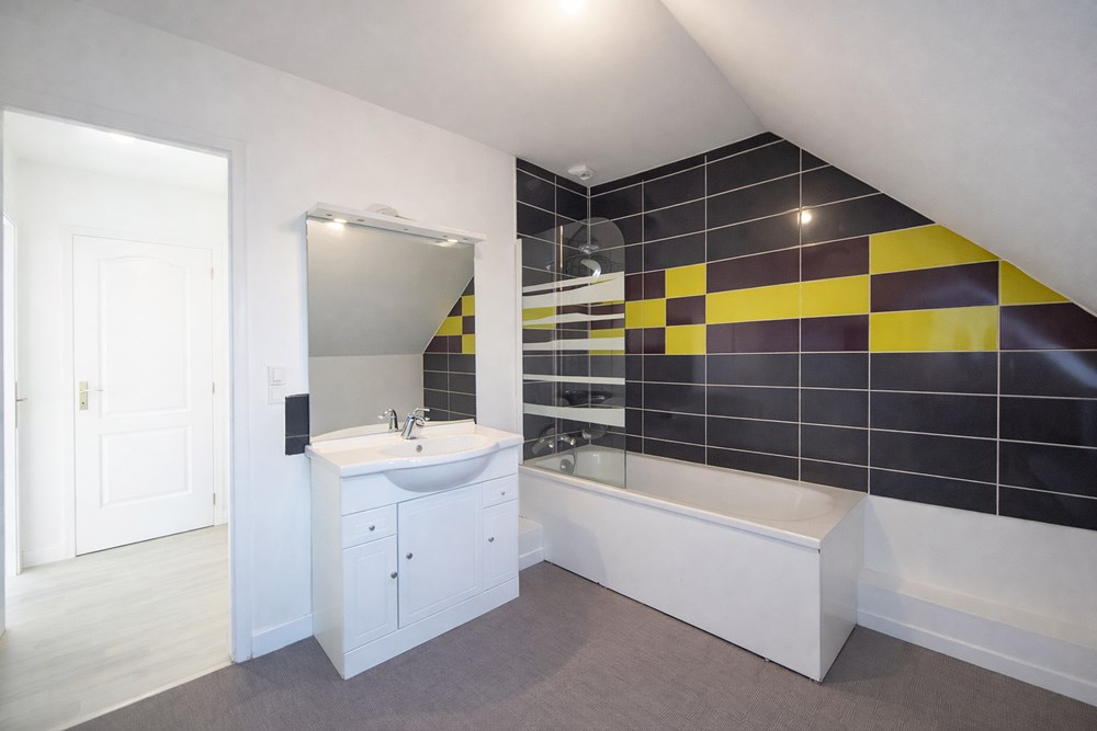 MAISON CONTEMPORAINE 2013 - 1ER MAIN - 4/5 CHAMBRES - PIECE DE VIE DE +40 M² - PROXIMITE SERVICES ET TRANSPORTS - CALME photo 5