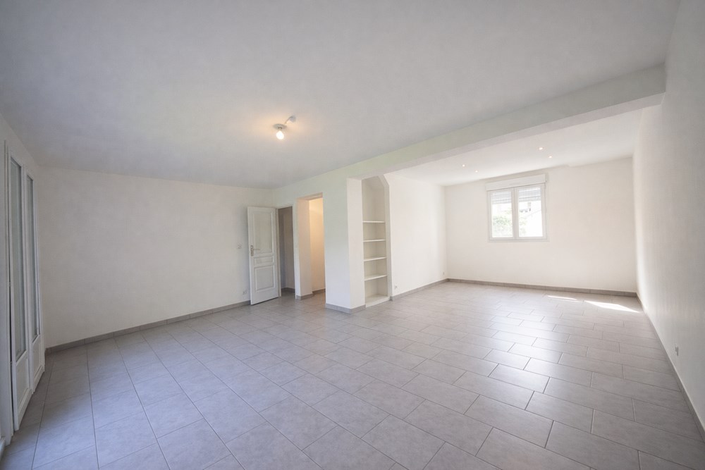 MAISON CONTEMPORAINE 2013 - 1ER MAIN - 4/5 CHAMBRES - PIECE DE VIE DE +40 M² - PROXIMITE SERVICES ET TRANSPORTS - CALME photo 2