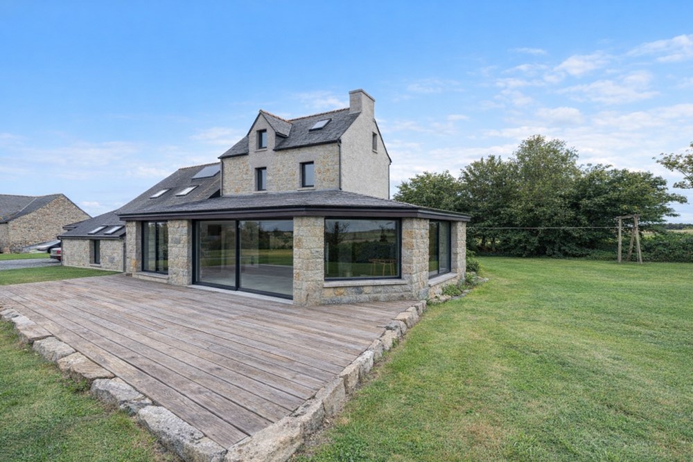 PLOURIN - MAISON - 273 M2 - 9 PIECES