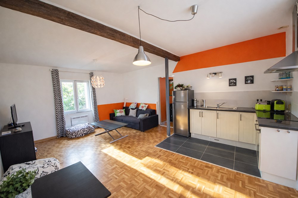APPARTEMENT - 2 CHAMBRES - GRAND SEJOUR - AUCUN TRAVAUX - PROCHE MER - JARDIN PRIVATIF - CAVE photo 2