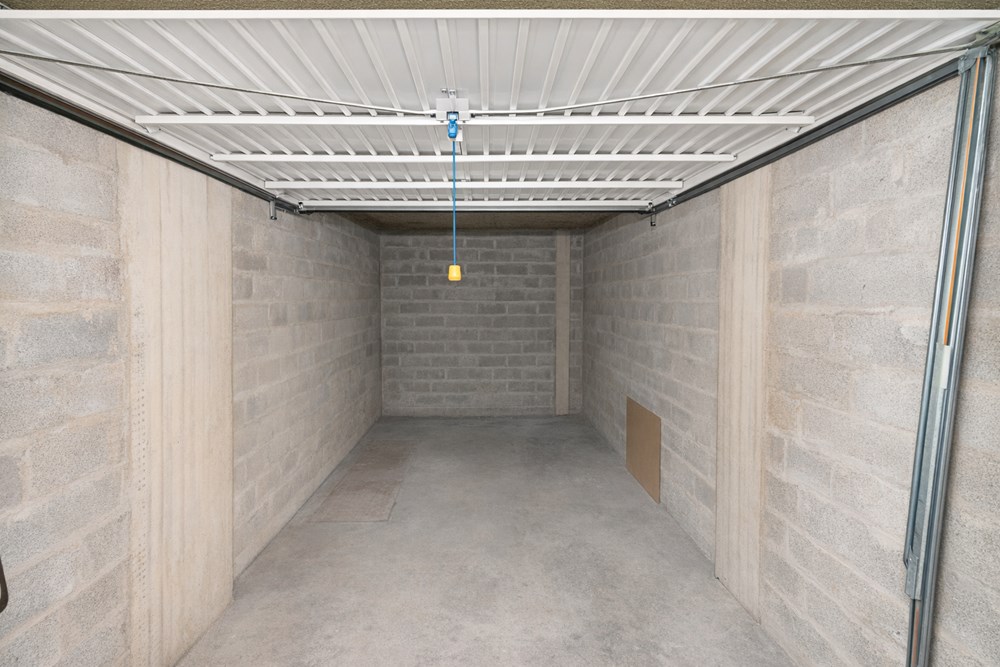 GARAGE BOX 14M² - SECURISE - STOCKAGE OU VEHICULE - PROXIMITE GARE photo 2