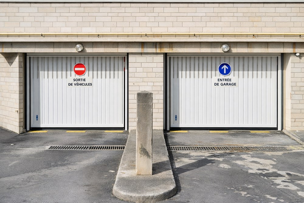 GARAGE BOX 14M² - SECURISE - STOCKAGE OU VEHICULE - PROXIMITE GARE