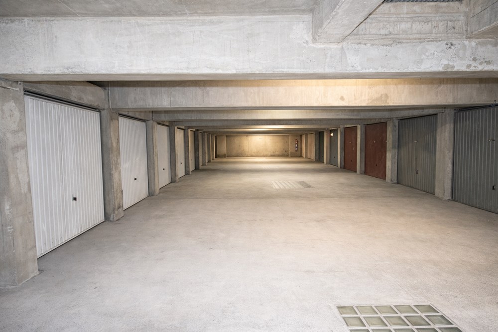 GARAGE BOX 14M² - SECURISE - STOCKAGE OU VEHICULE - PROXIMITE GARE photo 3