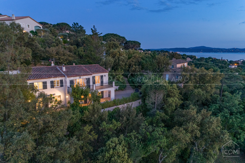 PROPRIETE 200 M² - 1400 M² DE TERRAIN CLOS ET PISCINABLE - SECTEUR TRES RECHERCHE photo 4