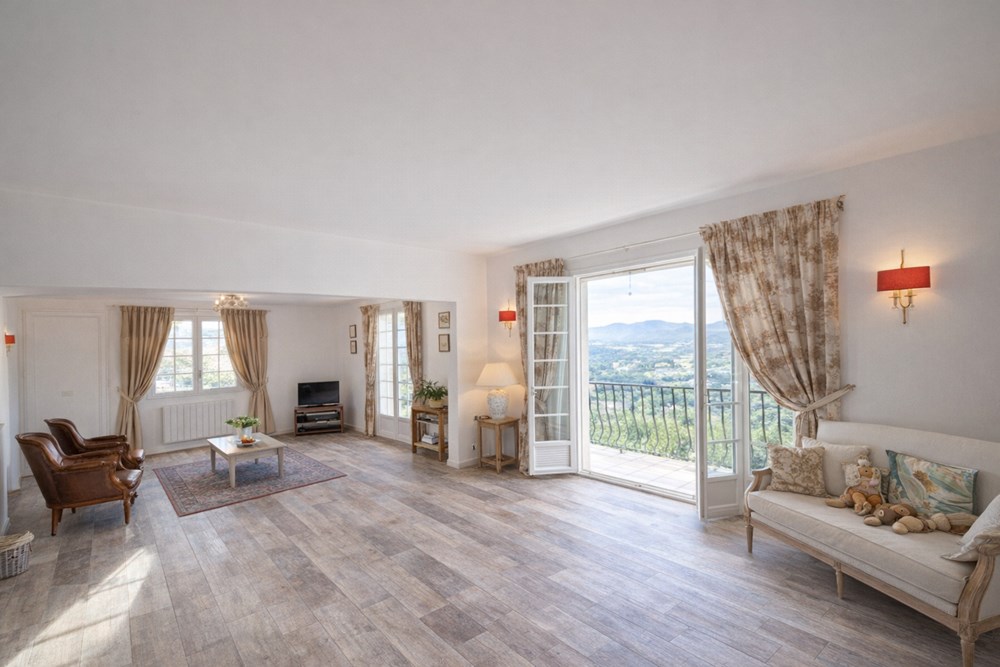 PROPRIETE 200 M² - 1400 M² DE TERRAIN CLOS ET PISCINABLE - SECTEUR TRES RECHERCHE photo 2
