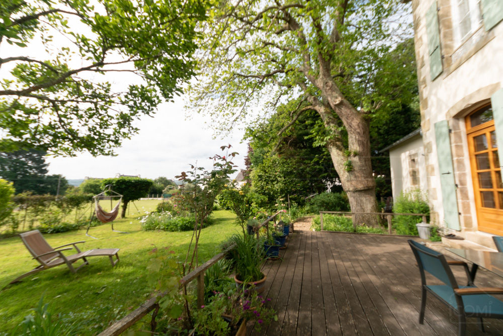PROPRIETE DE CARACTERE DE 270 M² - SECTEUR CALME - TERRAIN CLOS DE 2400M² photo 2