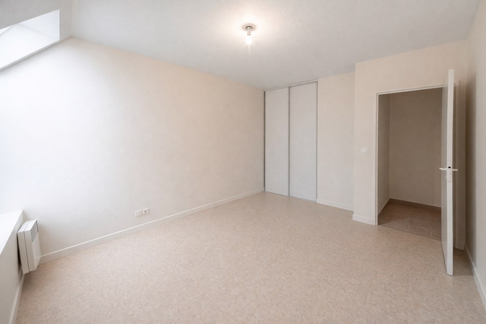 À VENDRE - MAISON - 91 M² - 5 PIECES - 3 CHAMBRES - TERRAIN 1100 M² photo 3