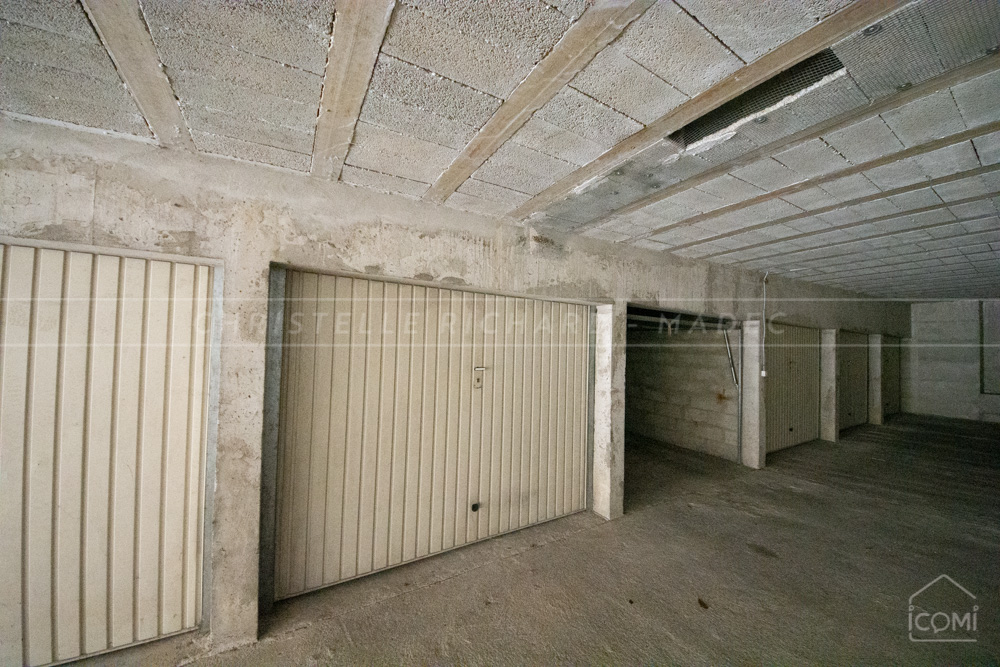 GARAGE BOX - 15 M² - IDEAL VOITURE OU STOCKAGE - SECURISE - SAIN - PROXIMITE RN12 photo 2