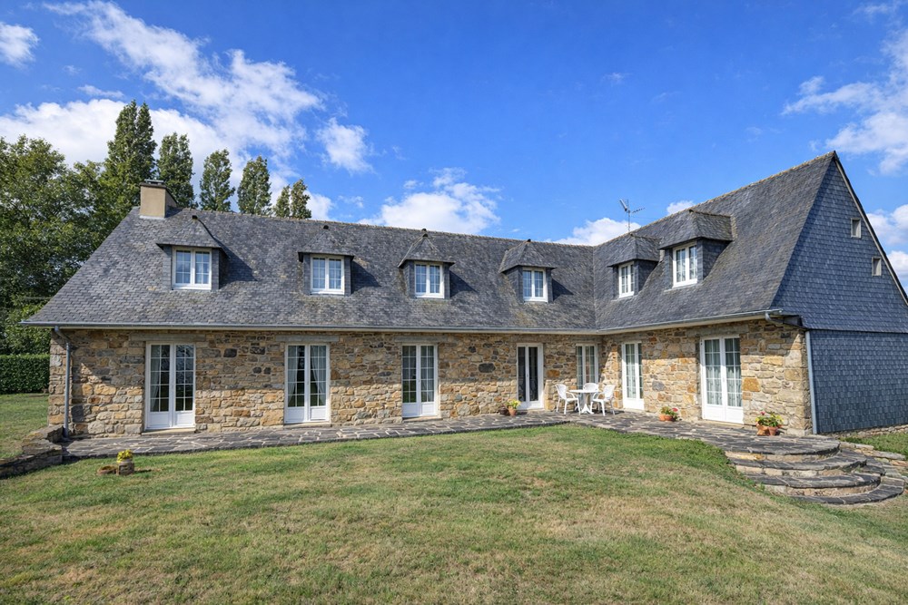 PROPRIETE T8 - 6 CHAMBRES - TERRAIN 3HA - DEPENDANCES - CALME - CULTURE - EXCEPTIONNEL