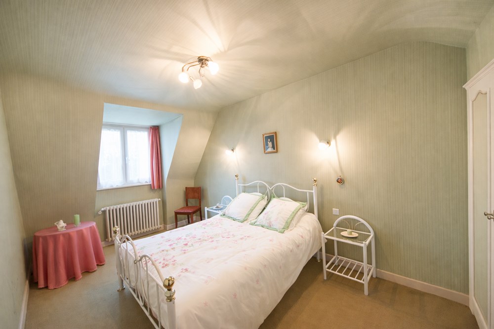 PROPRIETE T8 - 6 CHAMBRES - TERRAIN 3HA - DEPENDANCES - CALME - CULTURE - EXCEPTIONNEL photo 4
