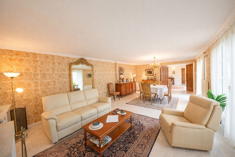 PROPRIETE T8 - 6 CHAMBRES - TERRAIN 3HA - DEPENDANCES - CALME - CULTURE - EXCEPTIONNEL photo 2