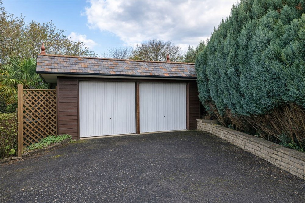 SAINT-SERVAIS - MAISON - 210 M2 - 5 PIECES photo 5