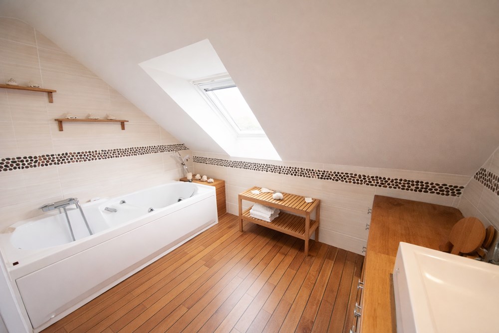 SAINT-URBAIN - MAISON - 156 M2 - 7 PIECES photo 4